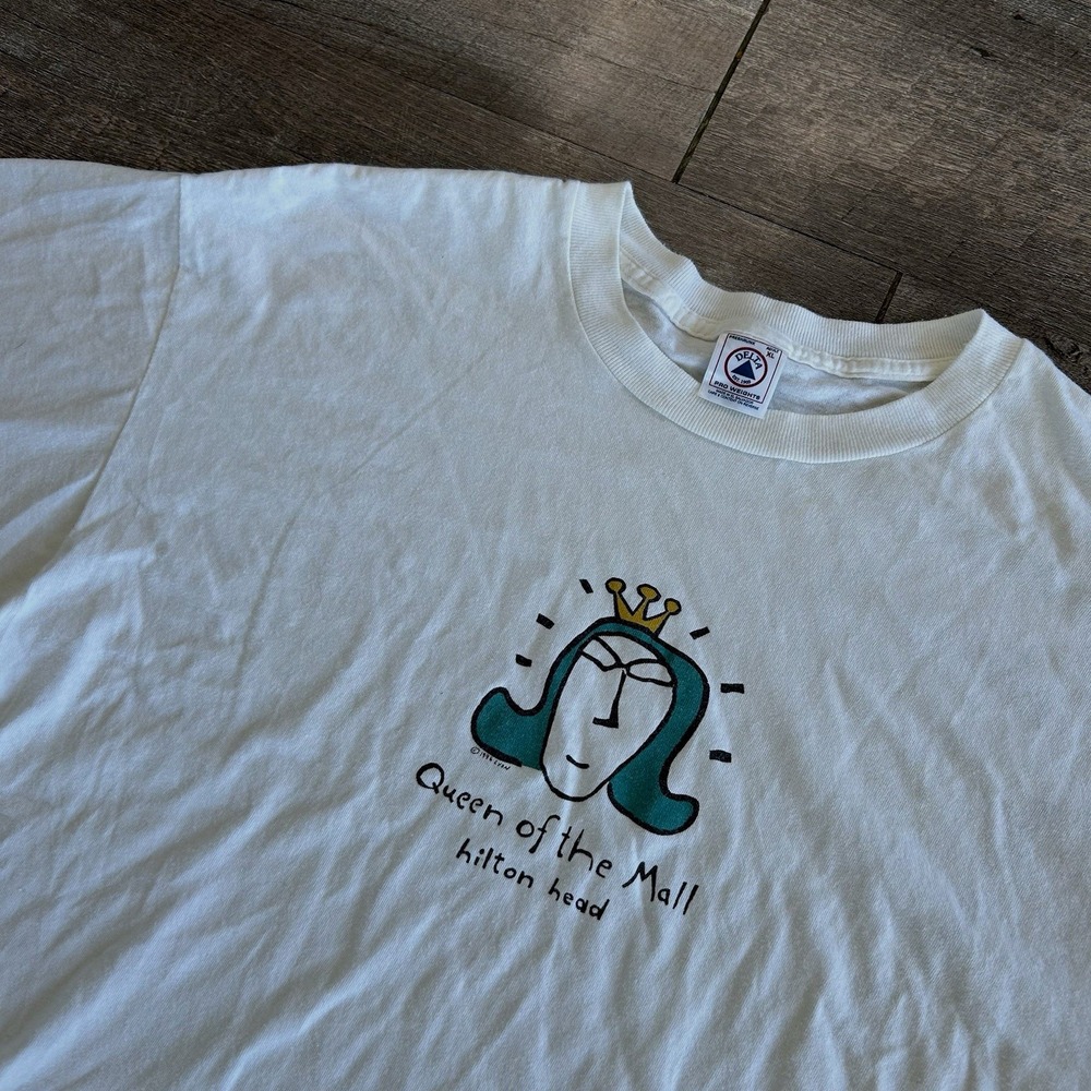 Delta Pro Weight Queen of the Mall Hilton Head Graphic T-Shirt Mens L White